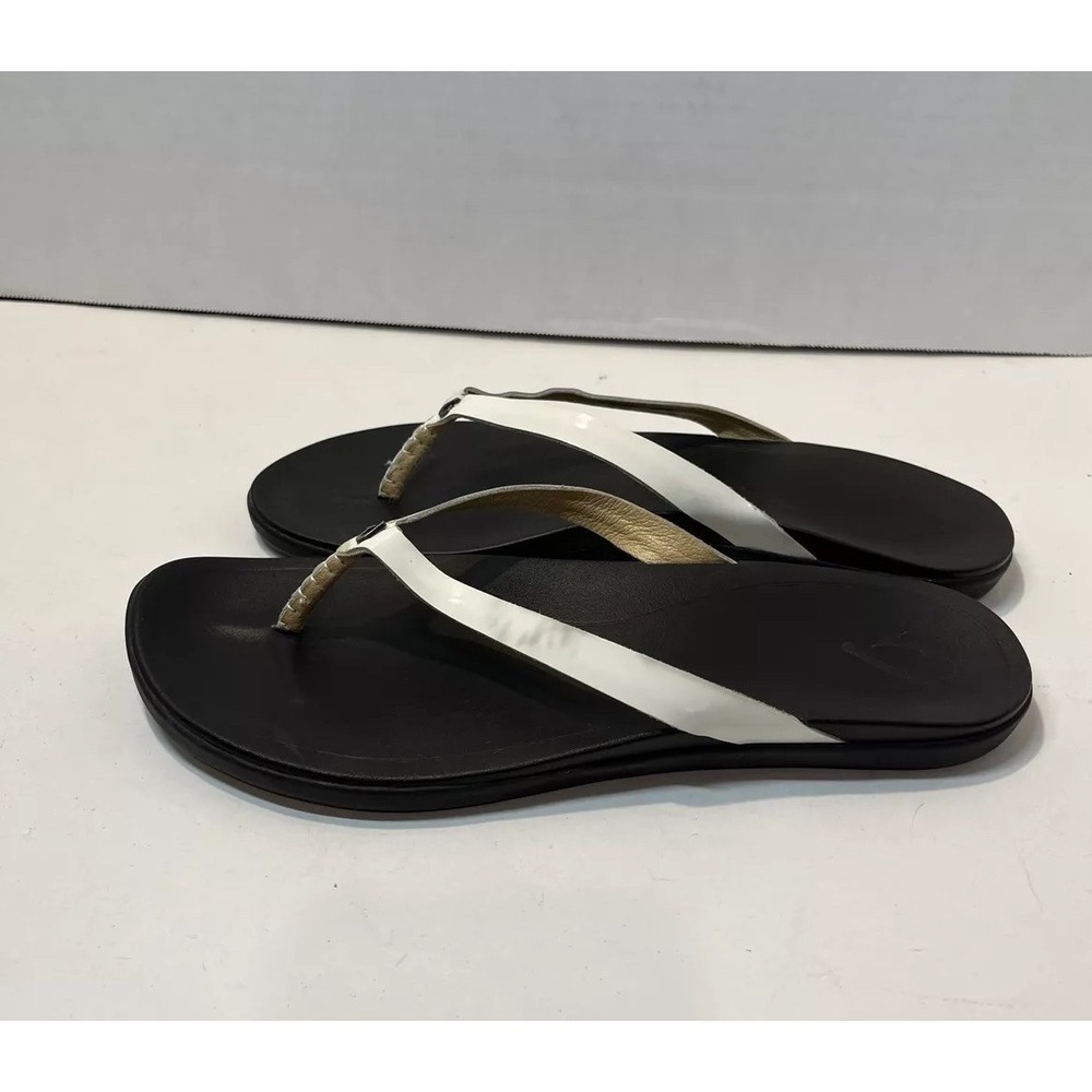 OluKai Black Flip Flops with White Patent Thong- sz 9 - Picture 3 of 13